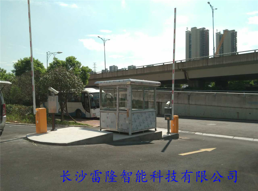 岳麓區(qū)誠心園停車場(chǎng)