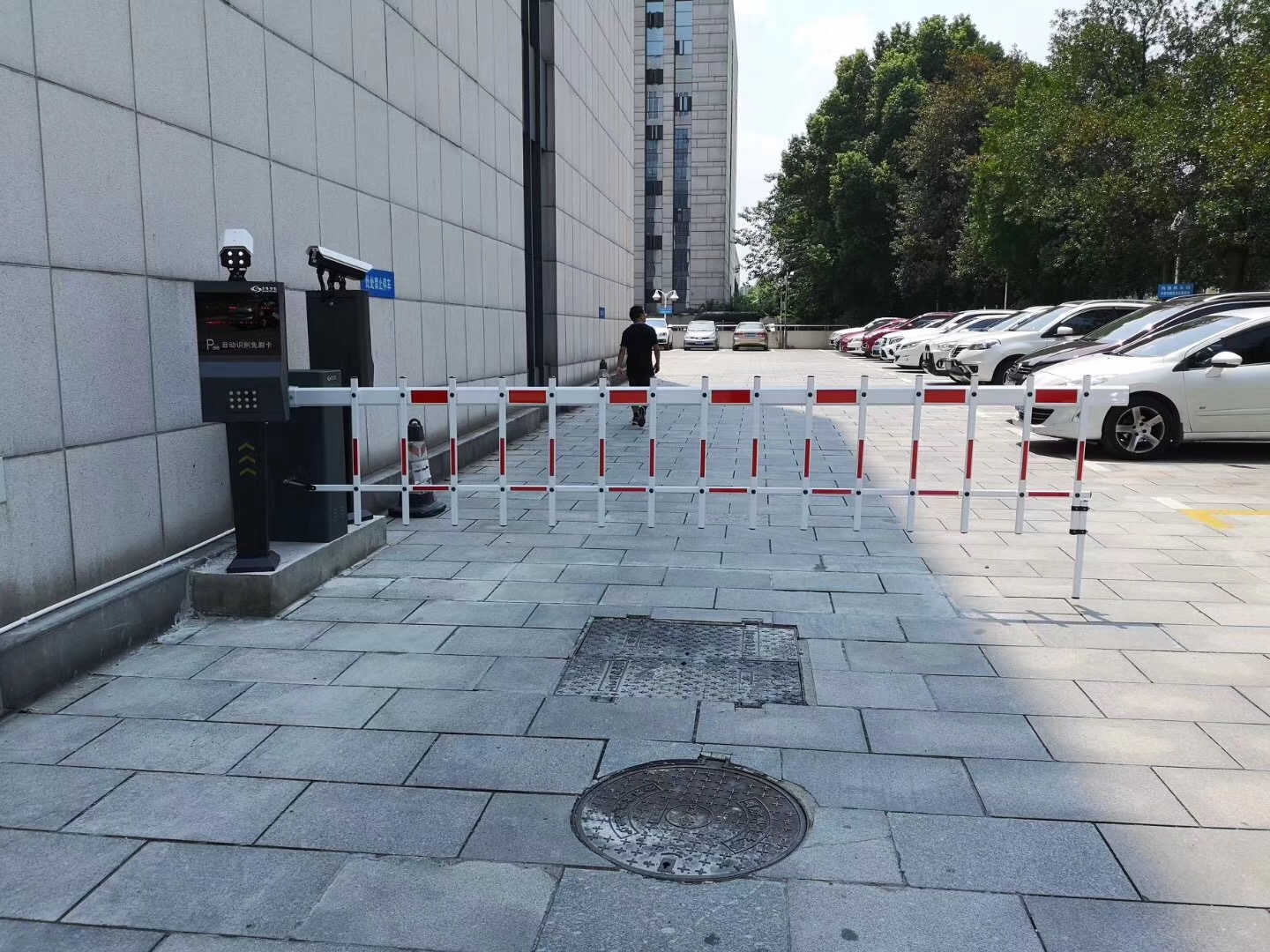 中國人民解放軍國防科技大學(xué) 中國人民解放軍國防科技大學(xué)